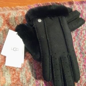 UGG Black Leather gloves